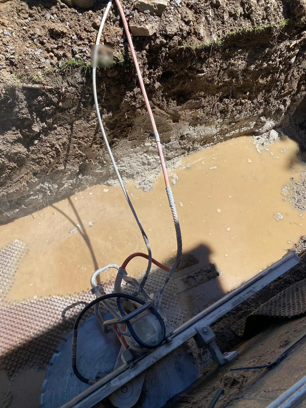 Wire sawing setup